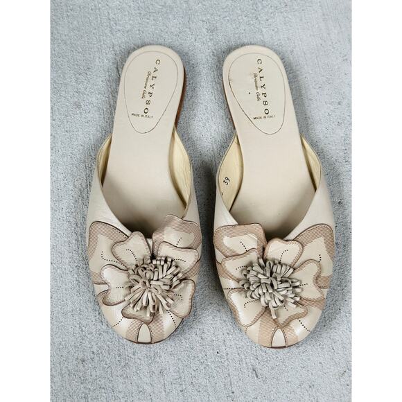 Calypso Rose by Christiane Celle Women’s 39/8.5-9 Ivory 3D Flower Leather Slides - Picture 2 of 7